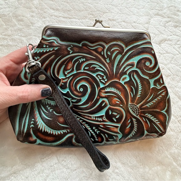 Patricia Nash Kisslock Wristlet, NWOT, Turquoise and Brown Embossed - Picture 2 of 14